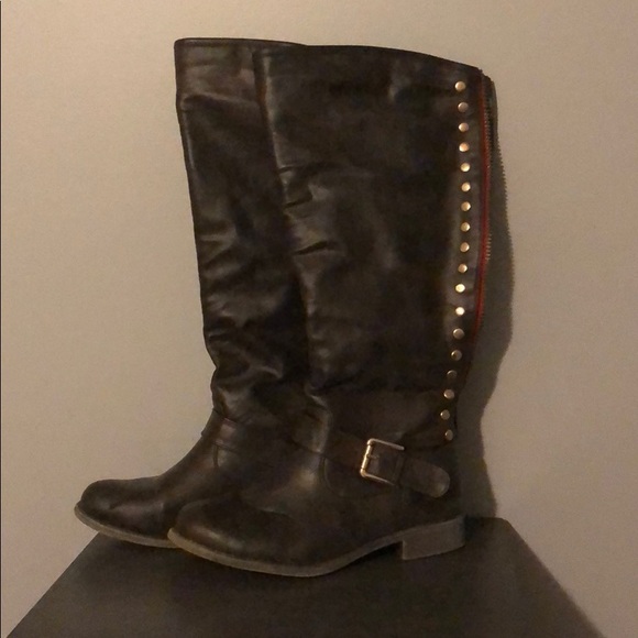 Boots - Picture 1 of 6